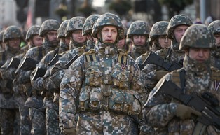 Ten mały kraj zbroi się po zęby przed Rosją. Bierze przykład z Polski