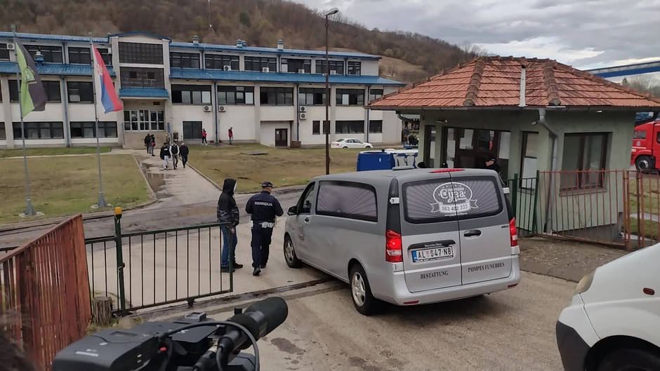 Pogrebno odvozi tela stradalih rudara