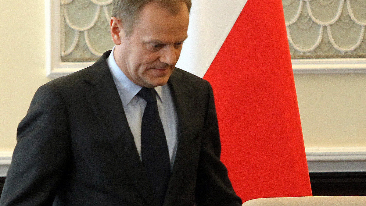 Donald Tusk pozwał spółkę Urma, wydawcę "Nie", do Sądu Okręgowego w Warszawie za naruszenie dóbr osobistych w publikacji tygodnika. Jak poinformował dzisiaj na antenie radia TOK FM Paweł Graś, pozew wystosowany przez premiera jest "pozwem prywatnym".