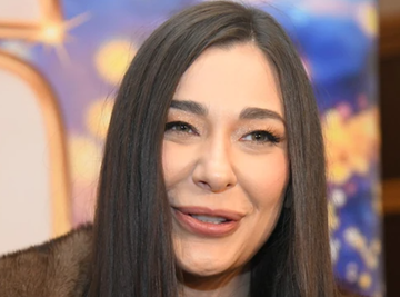 Otekla od suza, šminka se razmazala oko očiju, a ona samo grca: Sanja Vučić snimljena u crnom od glave do pete