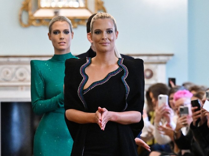 Bliznakinje Spenser na Nedelji mode u Londonu 