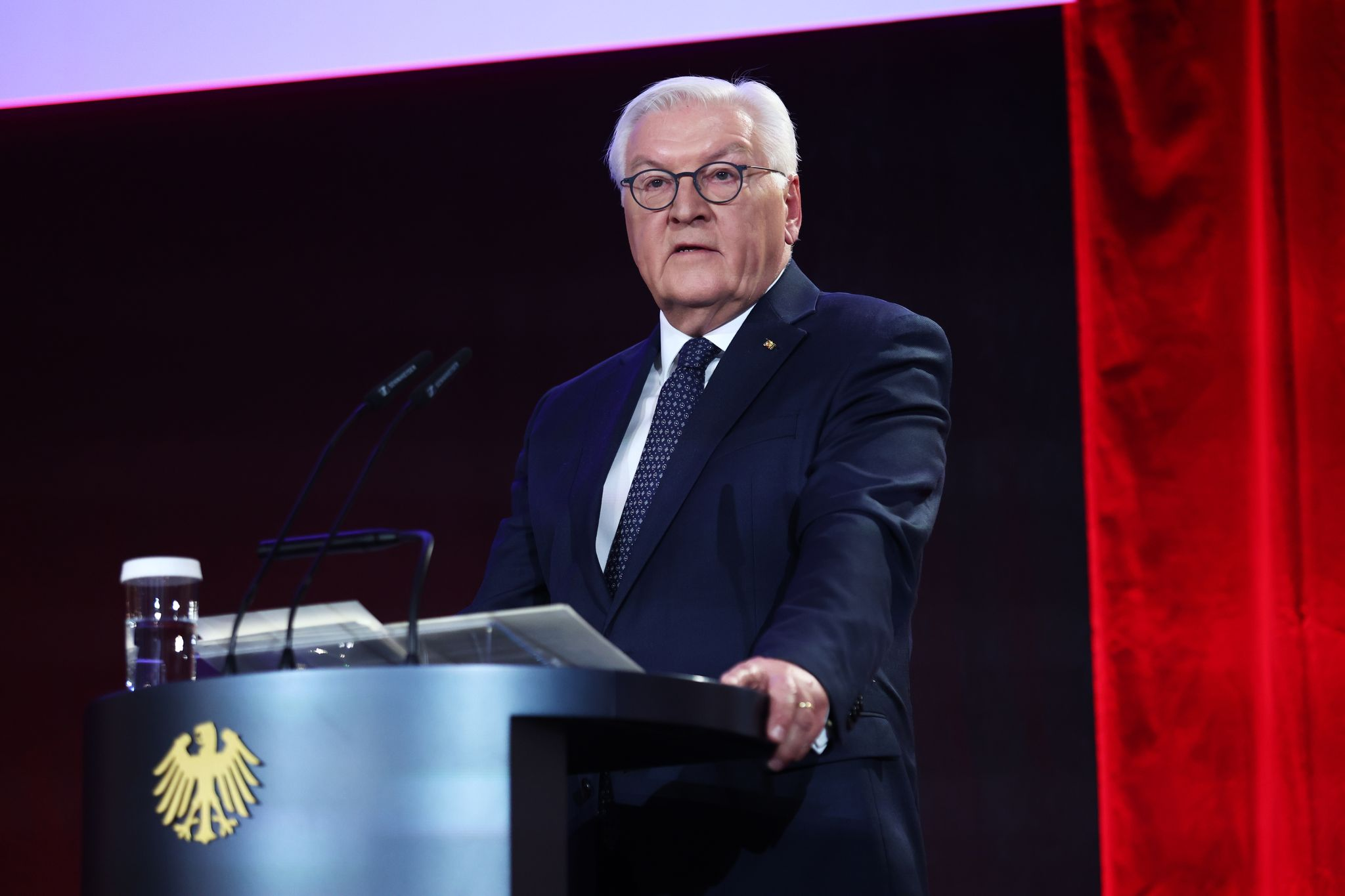 Steinmeier: Demokratie nie so angegriffen - warnt vor Rechtsextremen