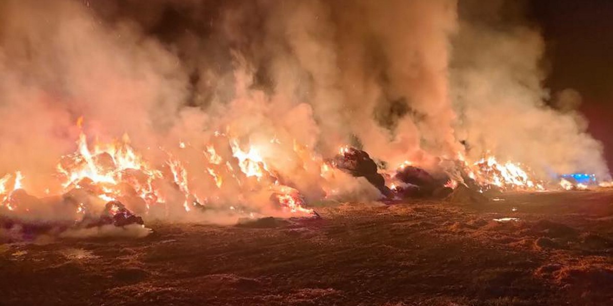 Pożar słomy w miejscowości Zimne. 