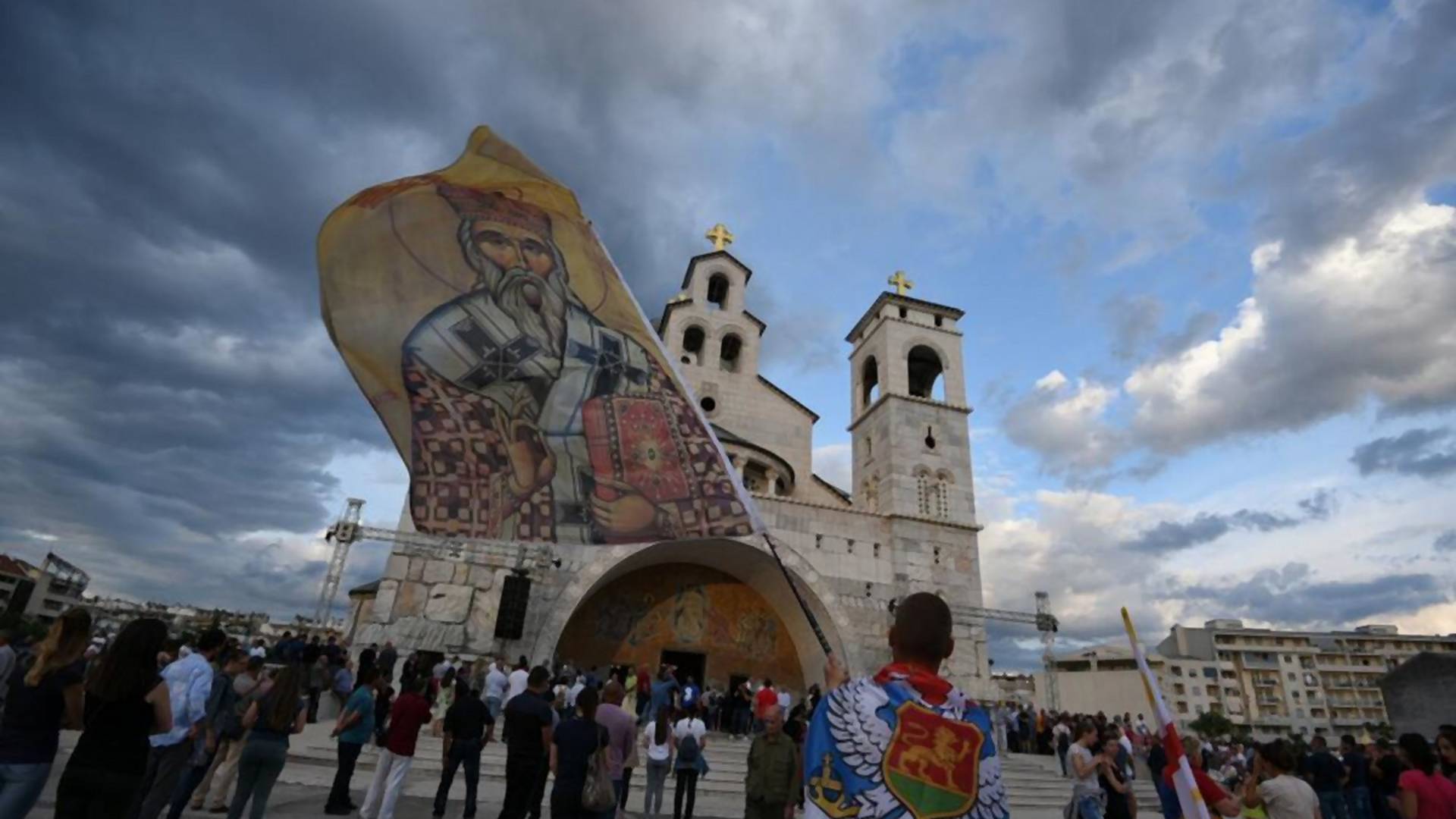 Crnogorke preko Instagrama traže momke sa litija: Zgodan, puniji, nosio je veliki krst