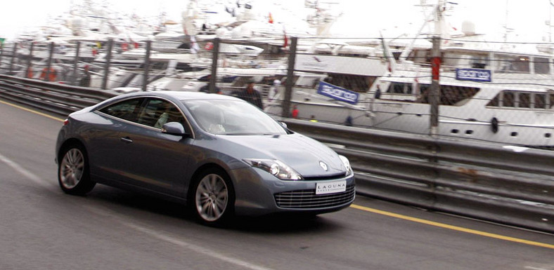 Paryż 2008: Renault Laguna Coupe w centrum zainteresowania