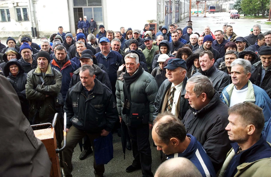 Novac u iznosu od 250 do 300 hiljada dinara dobilo 130 bivših radnika FAP-a