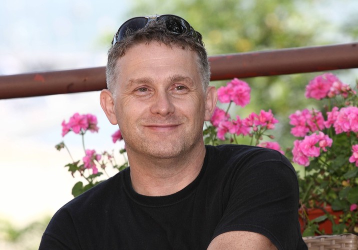 <b>Robert Moskwa</b>
<br>
<br>
Ostatnio wielu aktorów zdecydowało się zainwestować we własny tatr - należą do nich Krystyna Janda, Emilian Kamiński, Michał Żebrowski czy Tomasz Karolak. 
<br>
<br>
Także Robert Moskwa postawił na sztukę - sprzedał nawet mieszkanie, by mieć wkład na wrocławski teatr K2. Aktor otrzymał też od miasta pod dzierżawę spory budynek. Interes jednak nie udał się i teatr został zamknięty.