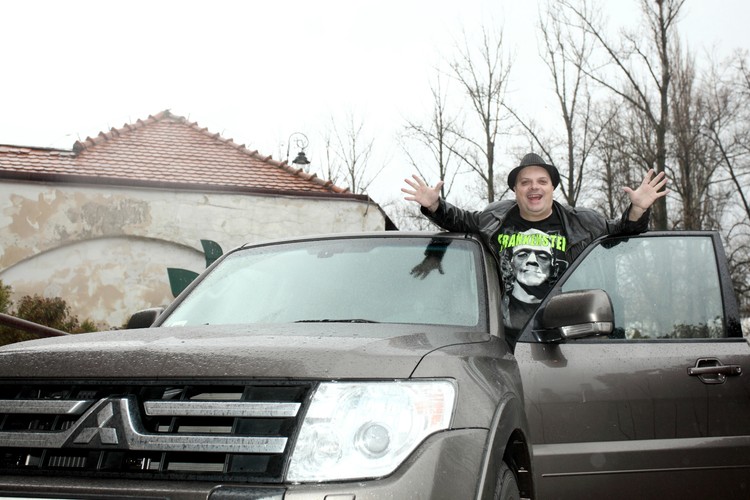 Krzysztof Skiba z zespołu 'Big Cyc' i jego nowe mitsubishi pajero