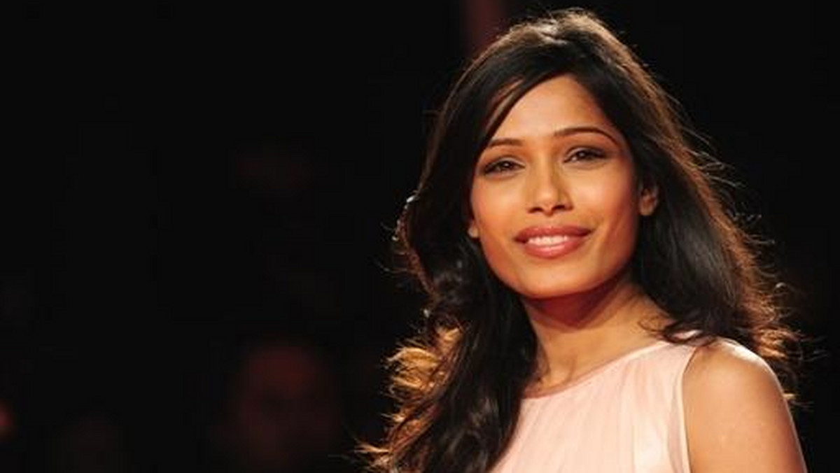 Freida Pinto została aktorką pod wpływem Charlize Theron.