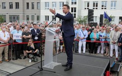 Mówił 'po amerykańsku' do Trzaskowskiego. 'Fala hejtu bardzo mnie smuci' WIDEO