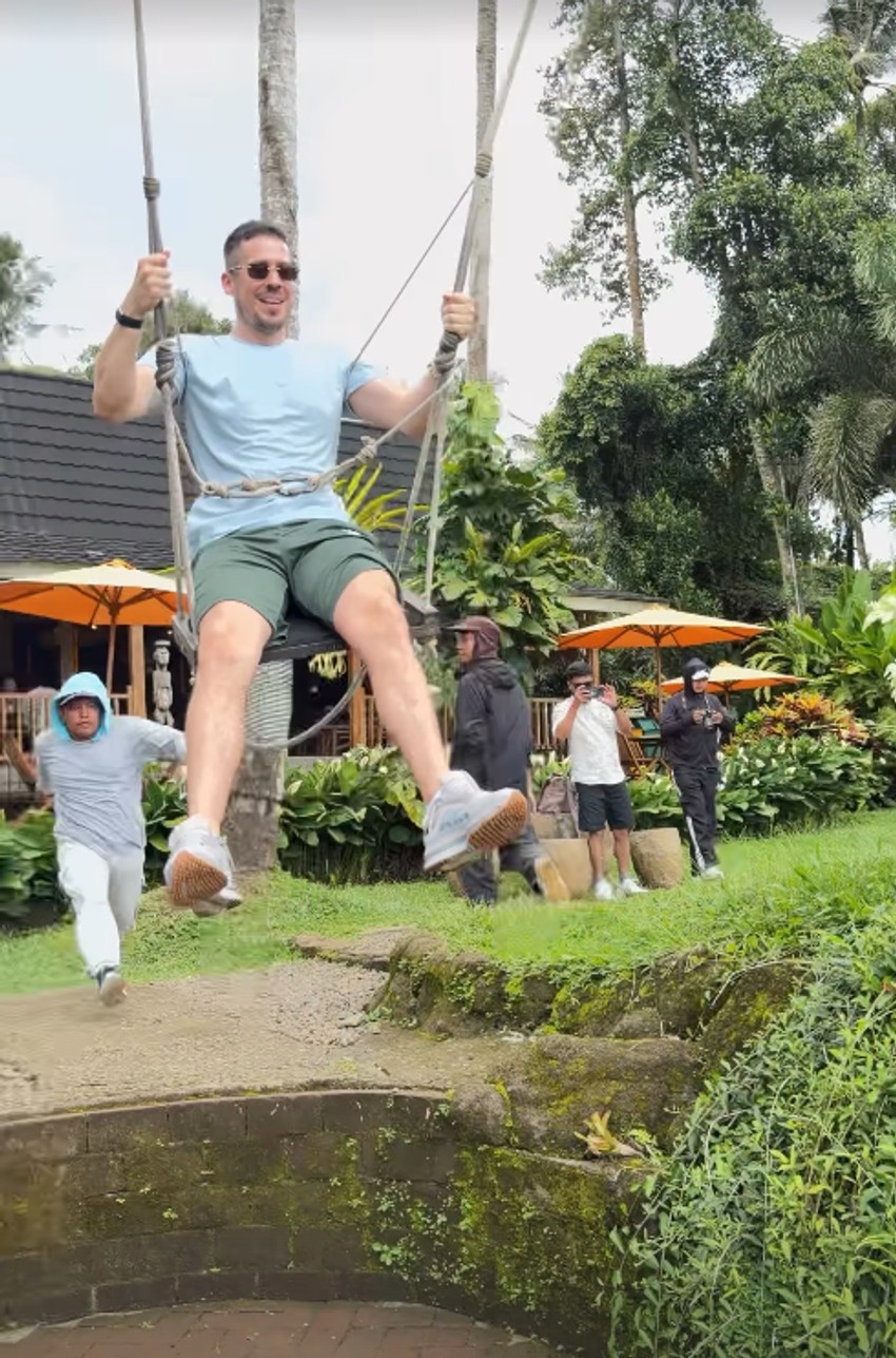 Nikola Rokvić na najpoznatijoj ljuljašci na Baliju