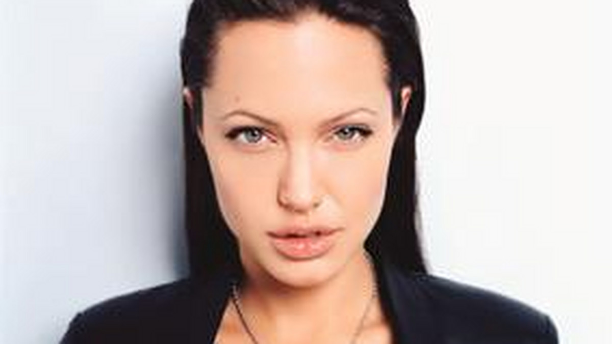 Angelina Jolie przyznała, że inspiracją do adopcji dzieci była rola Lary Croft w filmie "Tomb Raider".