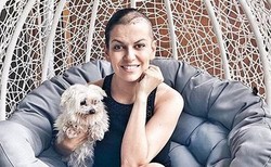 Alżbeta Lenska dochodzi do siebe po operacji mózgu: Jestem pozytywna, ale nad niektórymi rzeczami się zastanawiam...