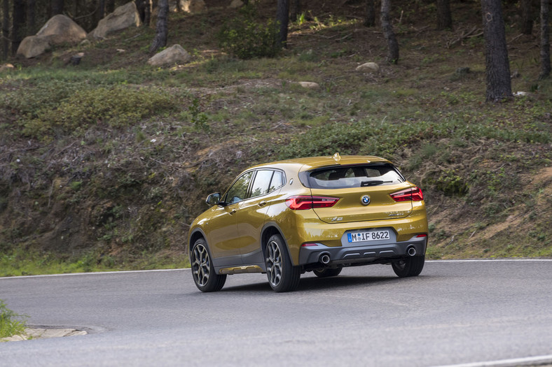 BMW X2 - SUV z genami coupe