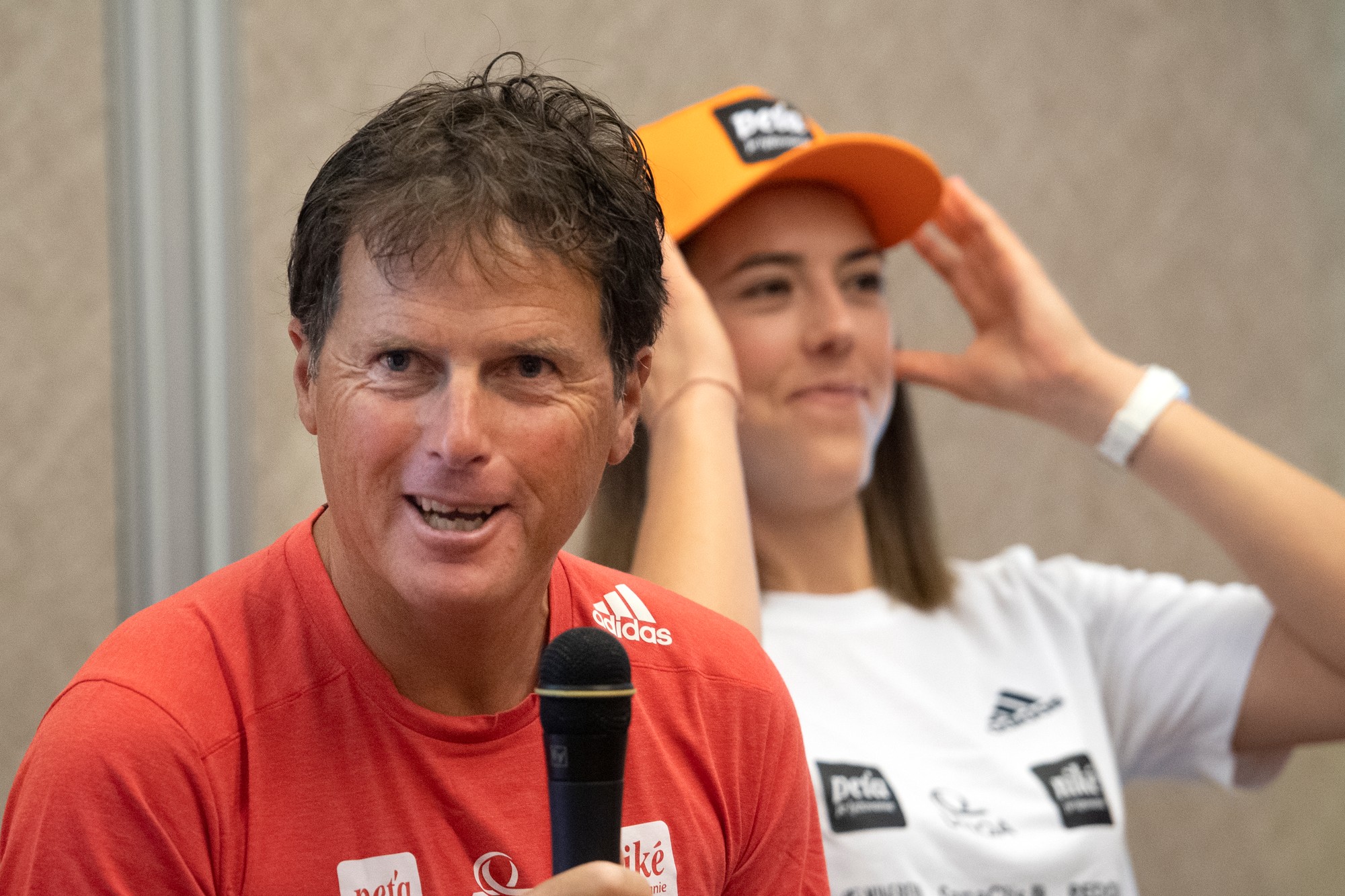 Slovenská lyžiarka Petra Vlhová a jej tréner Mauro Pini.