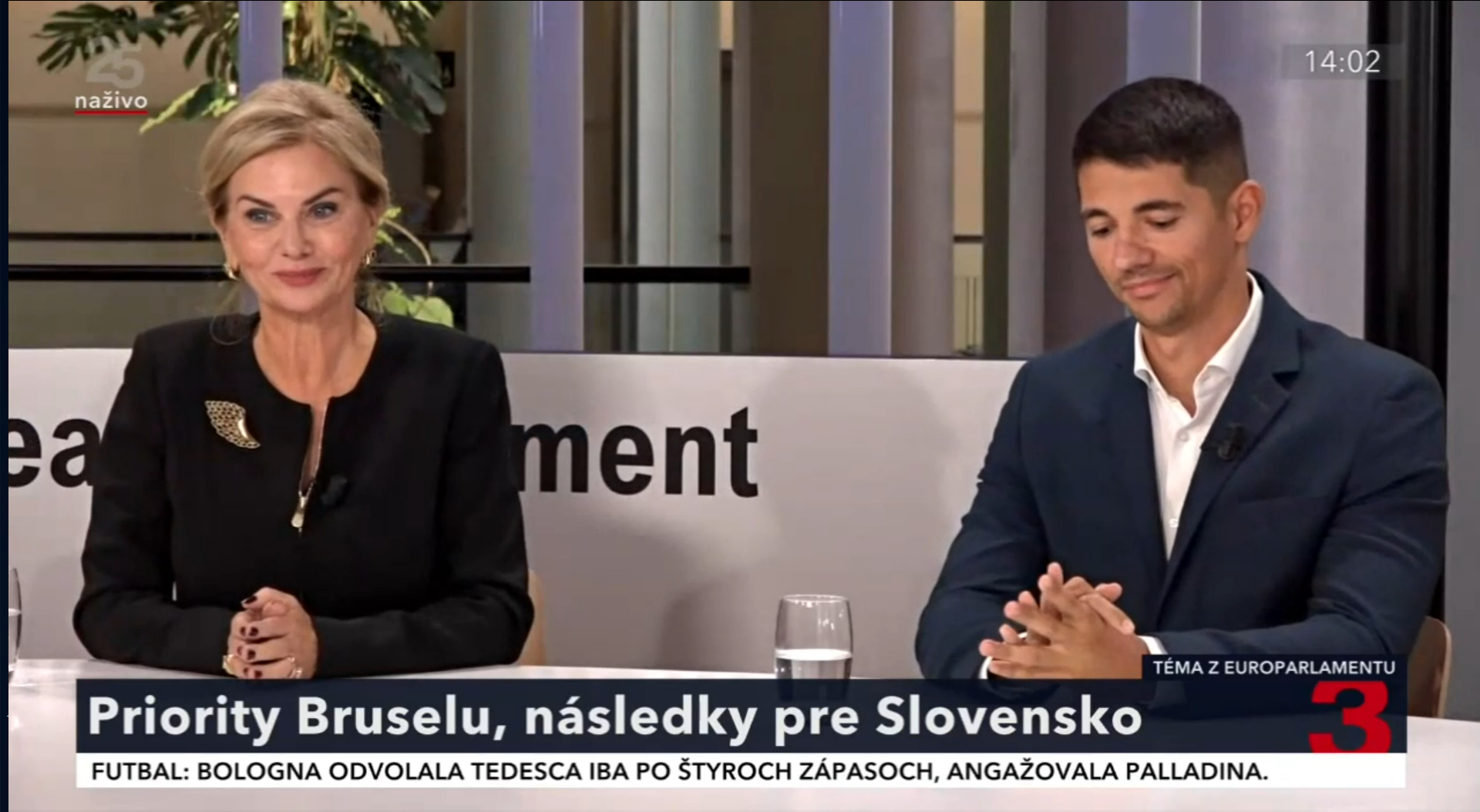 Europoslanci Monika Beňová a Erik Kaliňák v relácii Téma z europarlamentu v televízii TA3. 