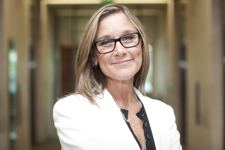 53. Angela Ahrendts - prezes domu mody Burberry