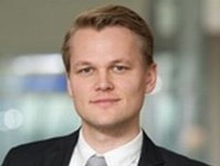 Garnry: Tania ropa i mocny dolar wpływają na zyski w I kwartale