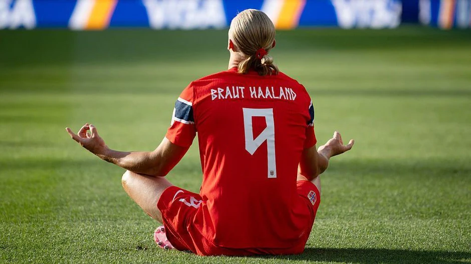 Na Mundijalu 2026. Haland na poleđini dresa nosi i majčino i očevo prezime | Foto: Getty Images