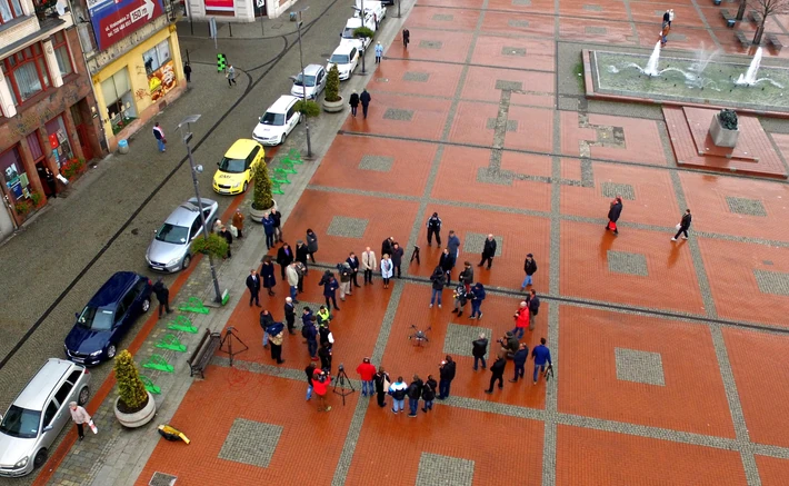 Dron badający zanieczyszczenie powietrza.