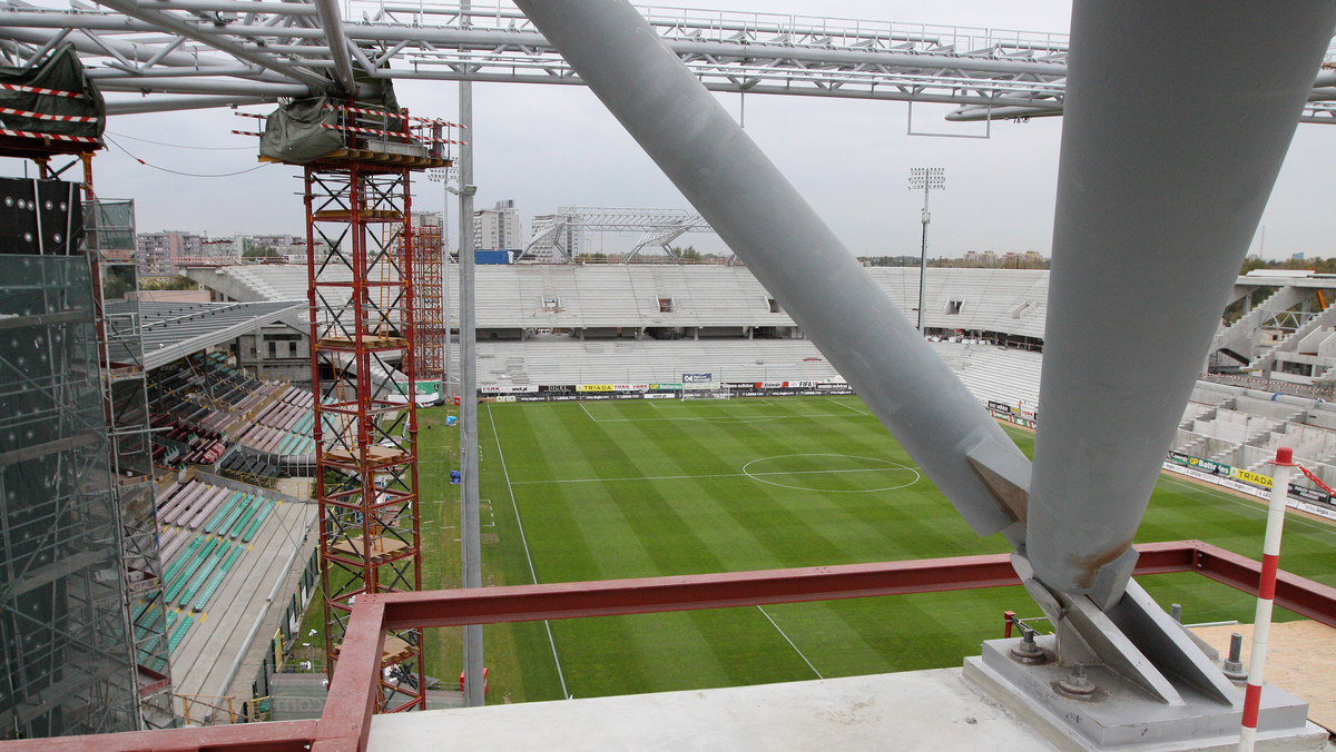 Legia Warszawa zachęca kibiców do kupowania karnetów na przyszły sezon. Legia kusi nowym stadionem i meczem otwarcia z Arsenalem.