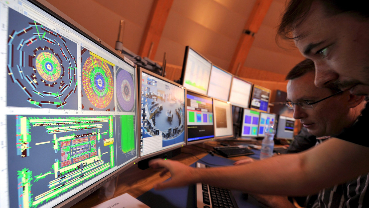 Hakerzy dokonali ataku na system Wielkiego Zderzacza Hadronów (LHC), który będzie wykorzystany w największym eksperymencie w dziejach nauki: odtworzenia momentu tuż po Wielkim Wybuchu. Hakerzy żartują sobie z naukowców. Jednak czy ich atak zagraża badaniom naukowym?