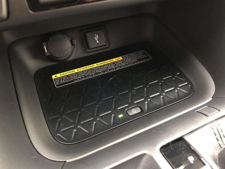 Toyota RAV4 2.5 Hybrid AWD Black Edition by JBL