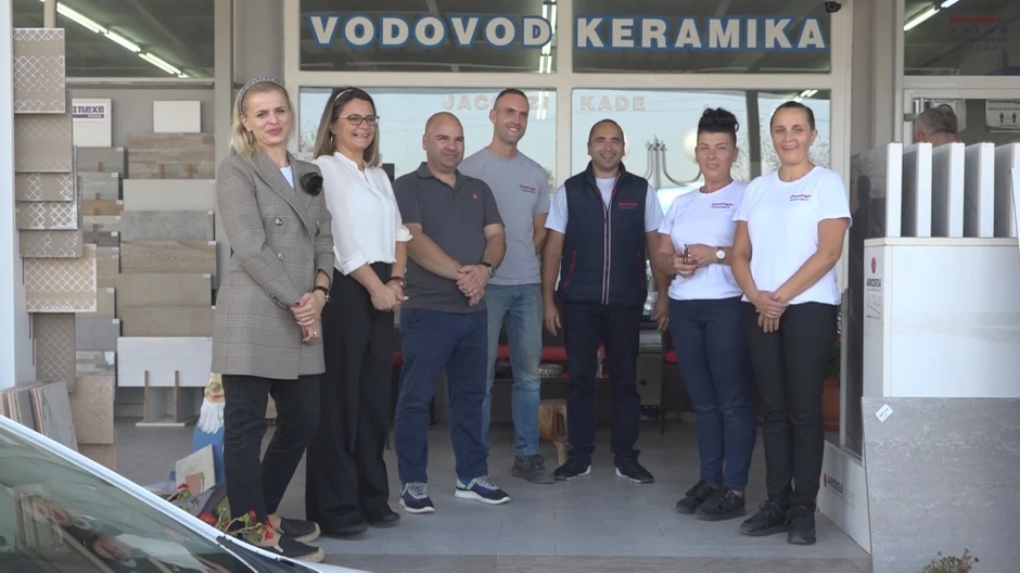 Joviša Kovačević iz Čačka sa kolegama i vlasnicima firme