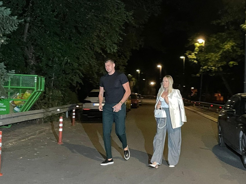 Nikola Jokić sa ženom