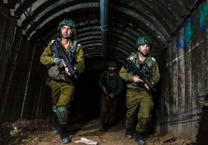 Izraelska vojska u Hamasovom tunelu na severu Gaze 15. decembra