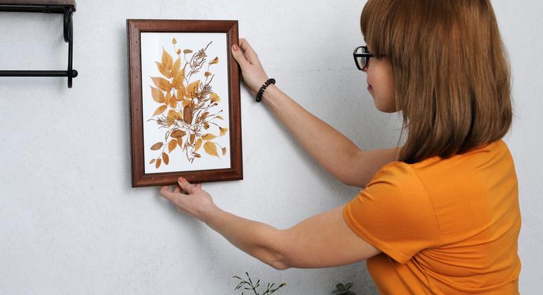 hanging pictures frames