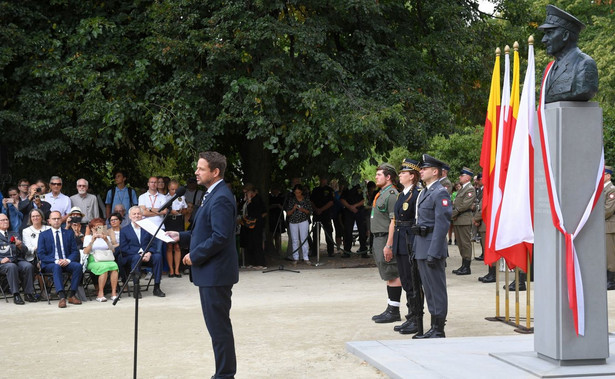 Odsłonięto pomnik gen. Zbigniewa Ścibor-Rylskiego. "Uczył nas, co to znaczy patriotyzm"