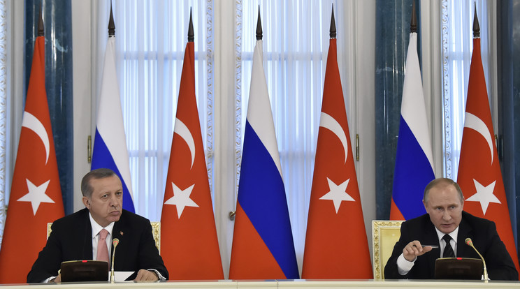 Távol, mégis oly közel. Putyin és Erdgan újra barátkozik -AFP