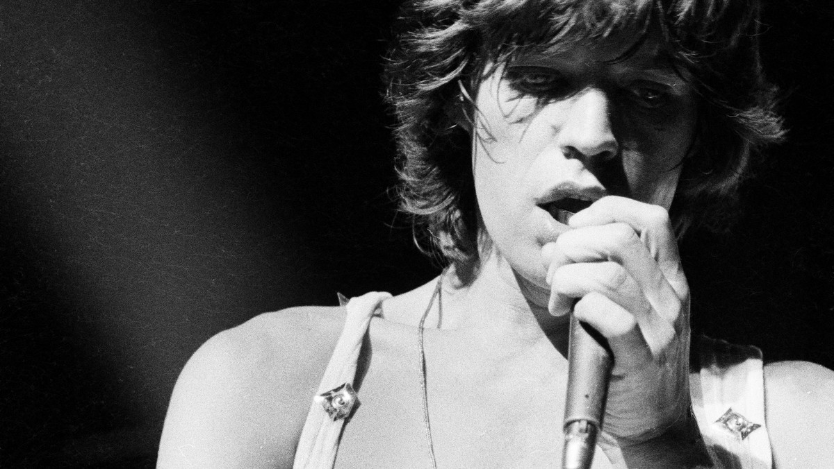 Jak to się stało, że nudny student ekonomii zmienił się w rockowego boga — gwiazdę muzyki i symbol seksu? Czego dowiemy się o Micku Jaggerze z jego nowej biografii pióra dziennikarza Philipa Normana?
