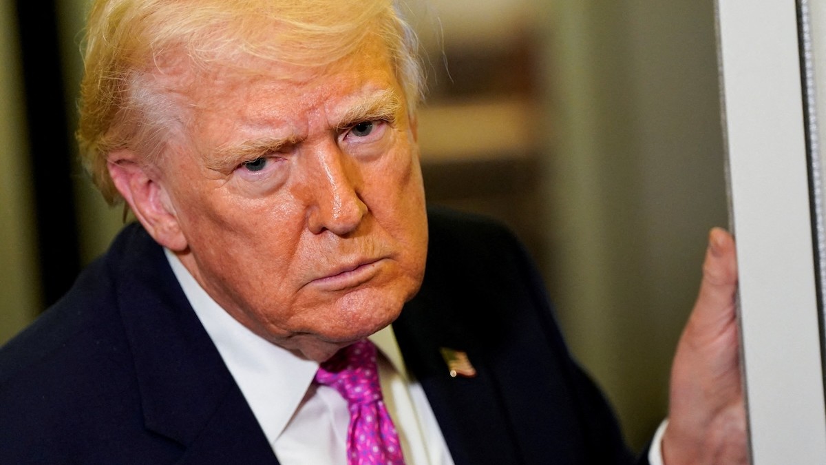 Americký prezident Donald Trump sa rozpráva s médiami na palube lietadla Air Force One, v Marylande v USA 29. marca 2026. 