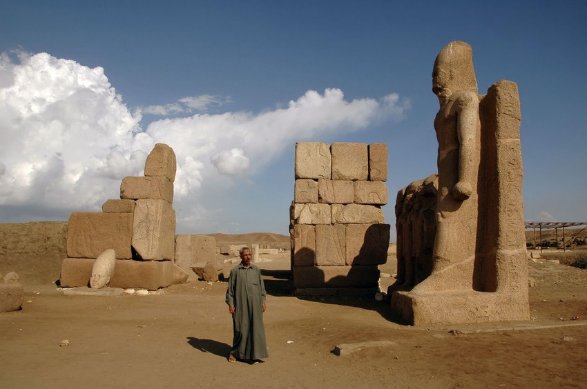 Kapija Šošenka III na mestu drevnog hrama u Tanisu, Egipat