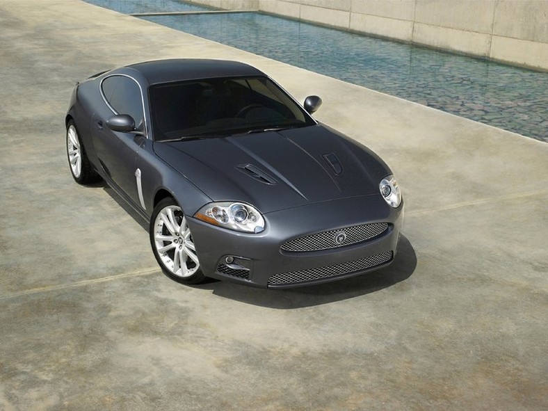 Nowy Jaguar XKR: wściekły kotek