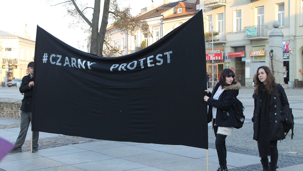 Strajk kobiet w Kielcach. "Solidarność naszą bronią"