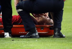 Kontuzjowany Ronaldo zniesiony z boiska. Płakał z bólu [ZDJĘCIA]