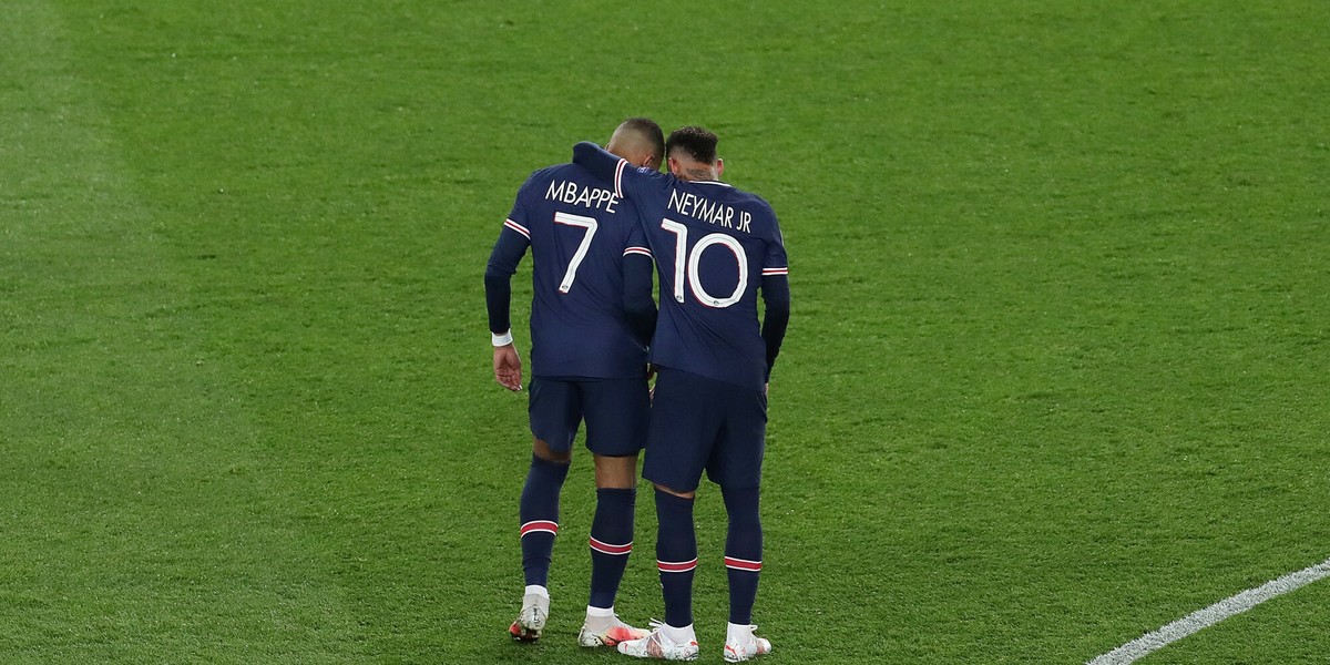 Neymar i Kylian Mbappe - zawodnicy Paris Saint Germain w lidze francuskiej.