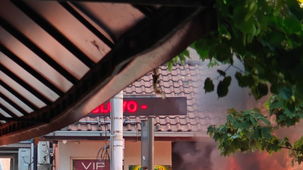 Zapaljen auto, Ugrinovačka ulica Zemun