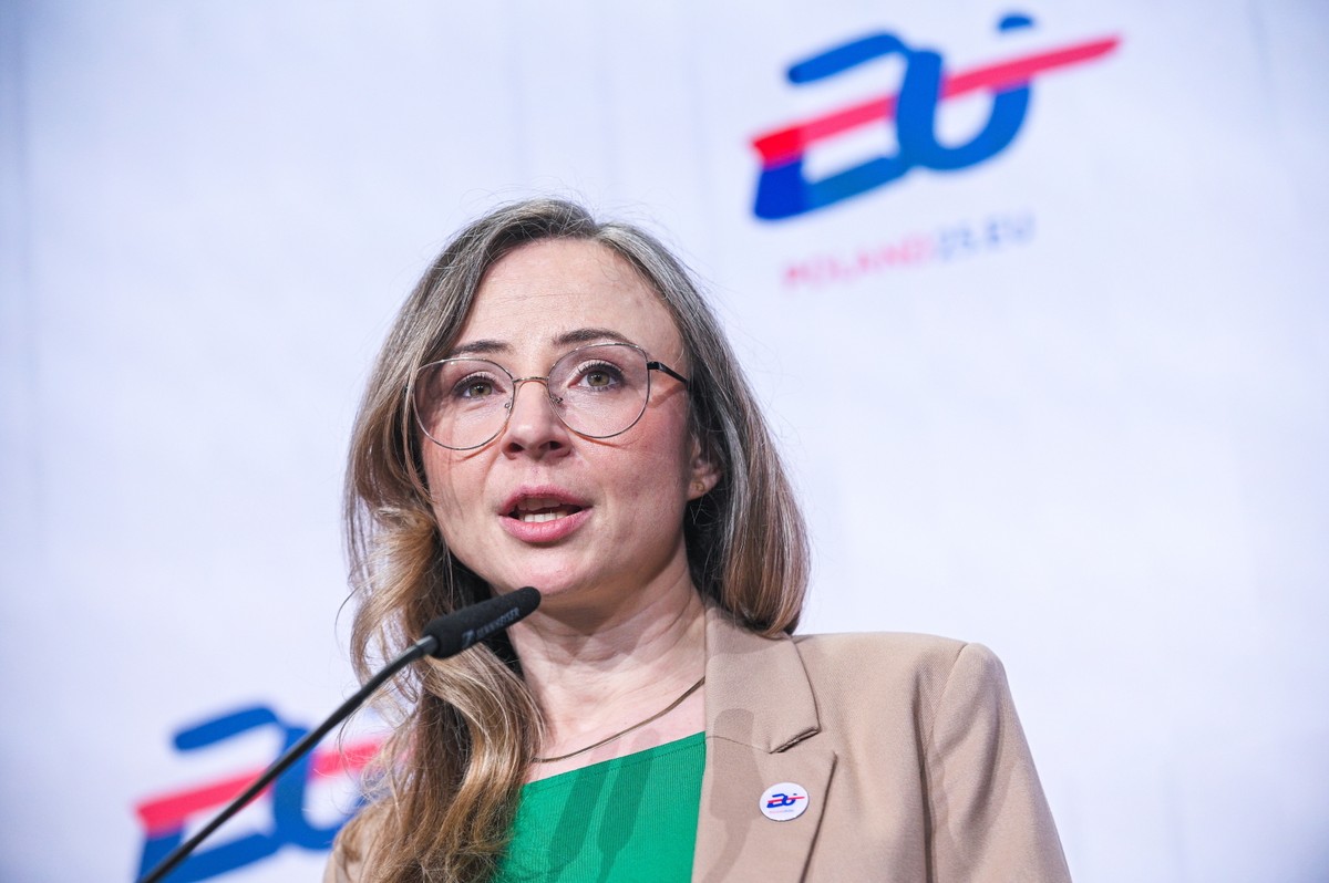Minister rodziny, pracy i polityki społecznej Agnieszka Dziemianowicz-Bąk