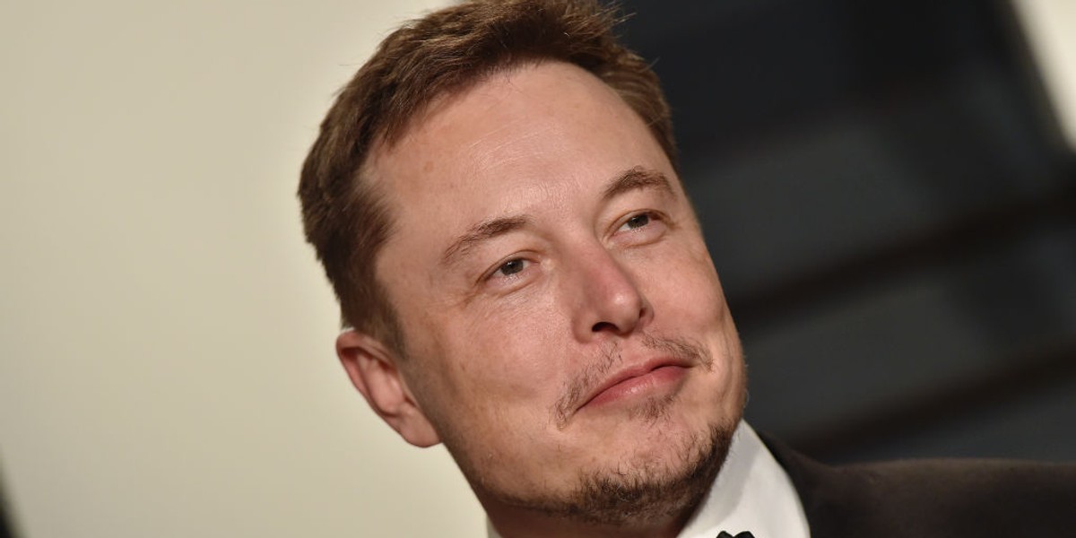 Elon Musk nie otrzymuje pensji, ani wiążących się z nią dodatków.