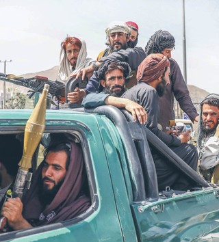 Talibowie w Afganistanie zabraniają kobietom się uczyć, ograniczają możliwości poruszania się i zatrudnienia