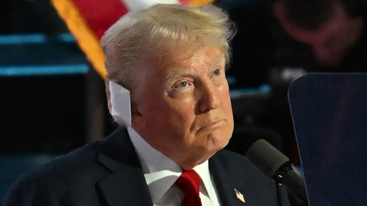 Óriási blama, kiszivárogtak a rádióbeszélgetések: ezért nem szúrták ki Donald Trump merénylőjét – „Szem elől tévesztettük őt”