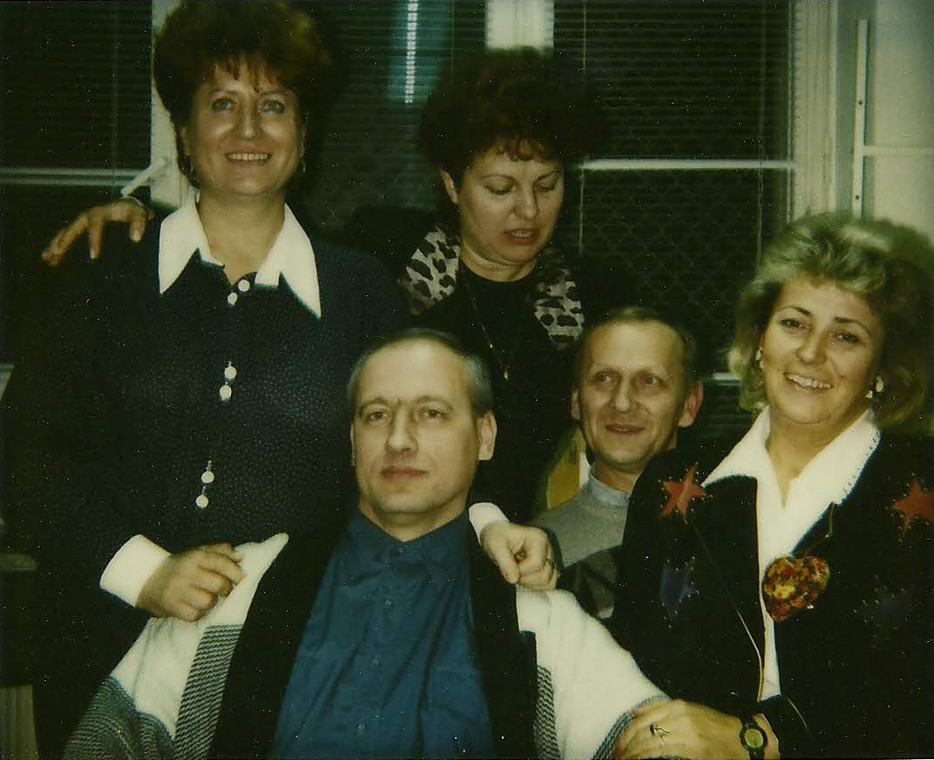 Na zdjęciu policjanci: Krystyna Jakubiak (z lewej), Grażyna Pawelec (obok), Aleksander Dutkiewicz (z tyłu), Irena Dutkiewicz (z prawej), Włodzimierz Kruzel (z przodu)