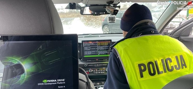 Samochód bez kierowcy wyjechał na drogi. Testy w Jaworznie pod okiem policji