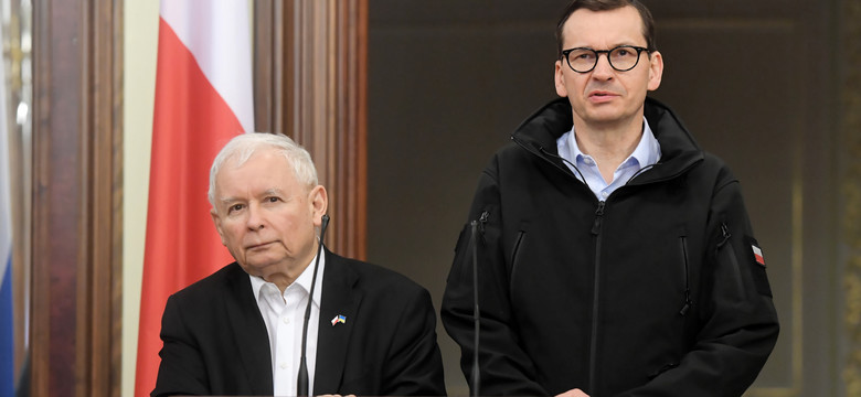"W którymś momencie, co było niewiarygodne, wszyscy przeszli na polski. Kaczyński i Morawiecki zaczęli..."
