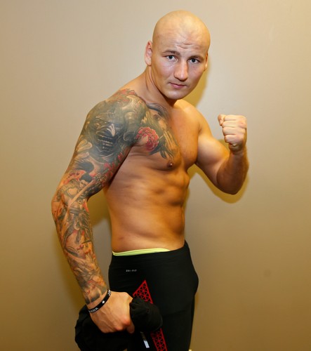 Szpilka sporo schudł przed walką z Mollo. Pokazał 'kaloryfer'