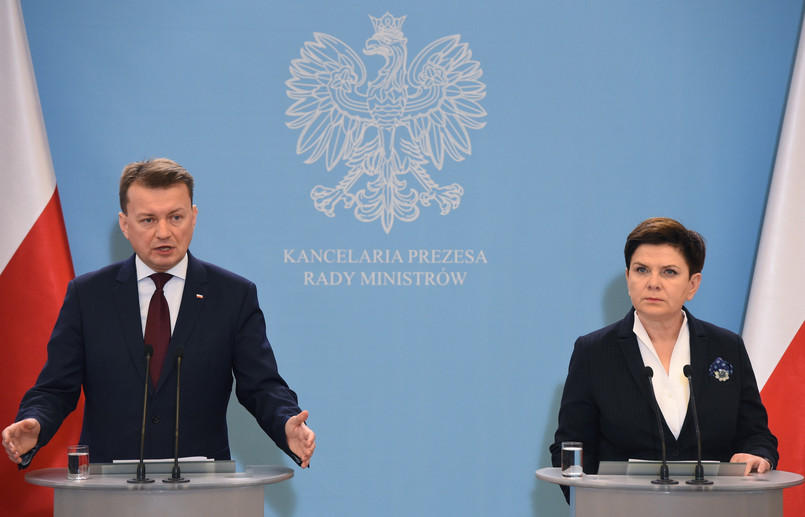 Premier Beata Szydło i Mariusz Błaszczak, PAP/Radek Pietruszka